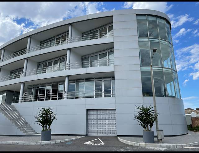 840M² BUILDING TO LET IN LAGOON BEACH